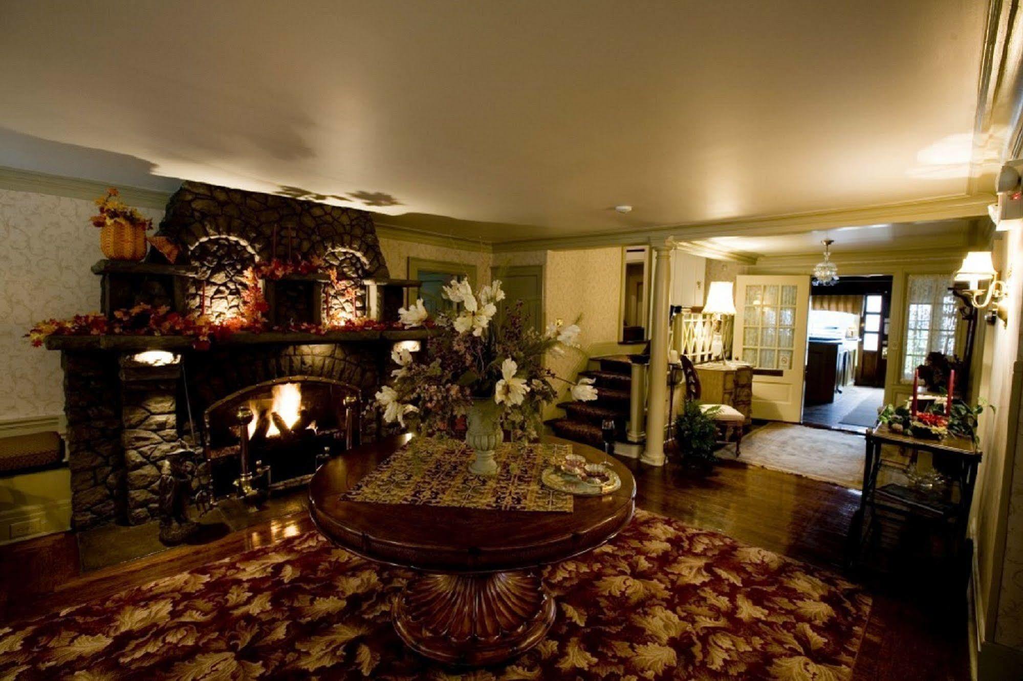 Julias Bed And Breakfast Hubbard Eksteriør billede
